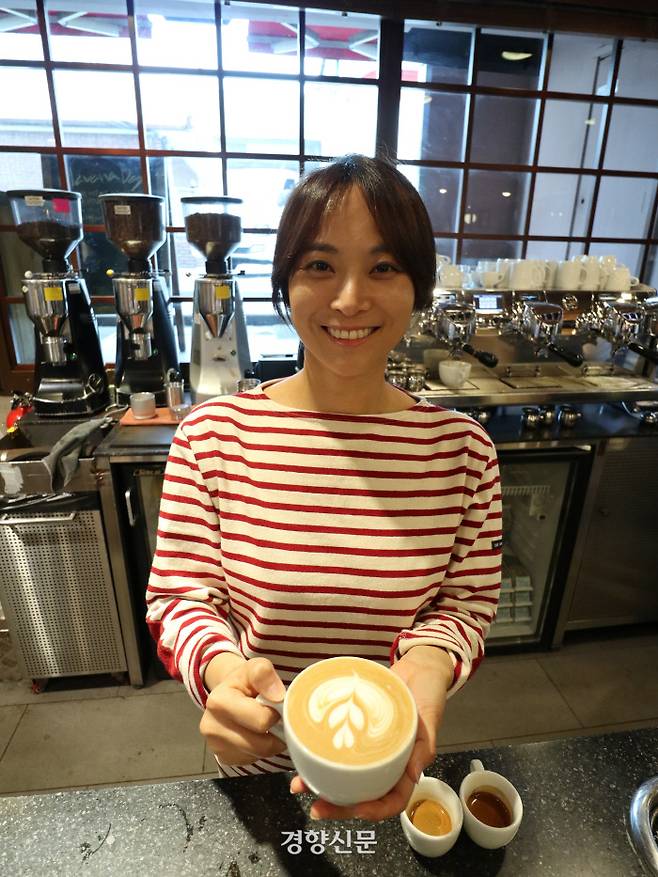 세계 1위 바리스타가 좋아하는 커피는 “단맛과 보디감이 좋은 커피”다. 카페에서 맛있는 커피를 마시려면 바리스타에게 자기 취향을 적극적으로 설명하라는 게 그의 조언이다.
