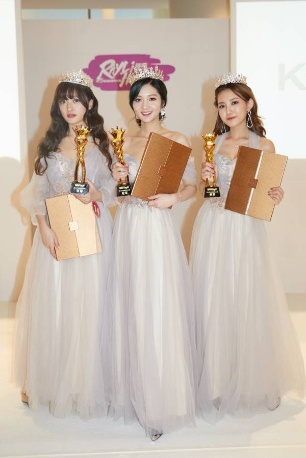 '2019 레일리 모델 선발대회' 영예의 TOP 3. (왼쪽부터) 탄웨, 류룽룽, 리신루이