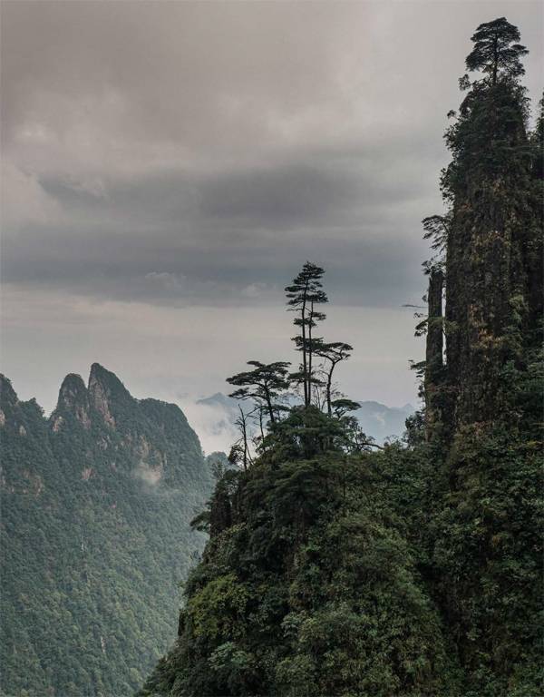 망산의 절경. 후난성 사람들은 망산의 풍경이 장가계보다 한 길 높다는 자부심을 가지고 있다