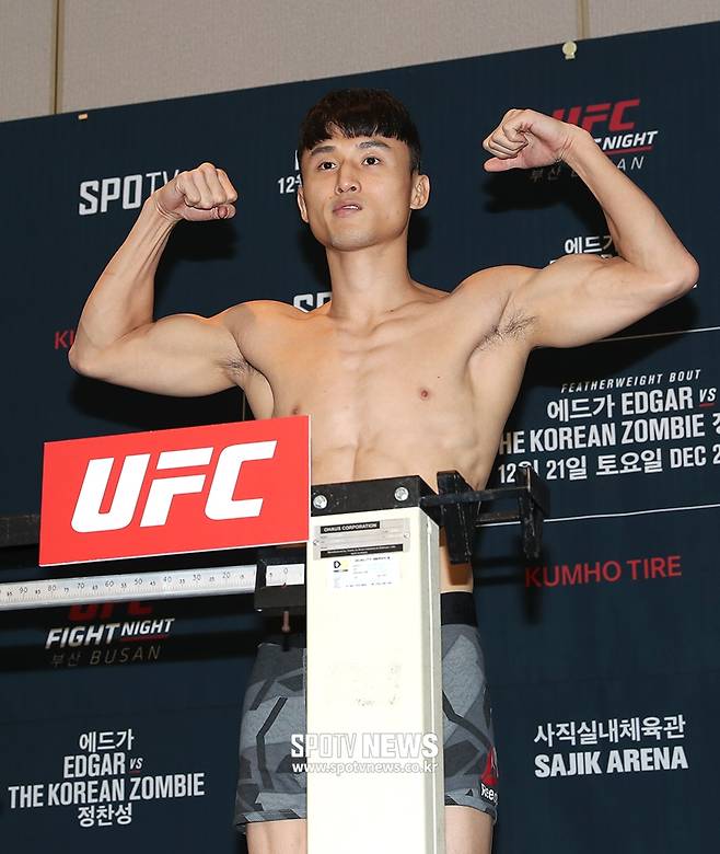 ▲ (위부터) 라이트급 마동현, 밴텀급 강경호, 페더급 최두호. 모두 계체를 통과했다. ⓒ곽혜미 기자