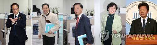 여야4+1 사법개혁 협의체 회의 진통겪나? (서울=연합뉴스) 안정원 기자 = 지난 13일 오전 서울 여의도 국회 더불어민주당 박주민 최고위원(왼쪽) 방에서 열린 여야 4+1 사법개혁 협의체 회의에 박 의원과 바른미래당 채이배 의원, 대안신당 천정배 의원, 민주평화당 조배숙 원내대표가 입장하고 있다.      같은 시간 정의당 여영국 의원(오른쪽)은 국회 정론관에서 "더불어민주당은 선거제도 4+1 합의원칙에서 벗어나는 협상안을 철회하라"고 요구했다.[연합뉴스 자료사진]