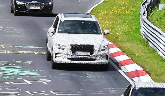 뉘르부르크링 일대를 주행중인 제네시스 GV80 (사진=현대차그룹 사진 일부 캡처)