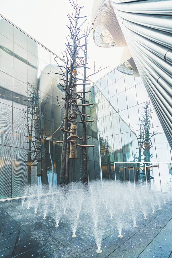 작품 ‘빛의 근원’. 담맘에서 처음으로 석유가 발견된 장소는 이제 문화의 중심지로 거듭나고 있다