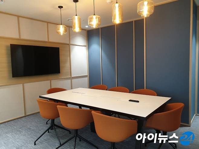 저스트코에는 오피스 공간 이외에도 회의를 할 수 있는 회의실이 각 층에 준비돼 있다. [사진=김서온 기자]