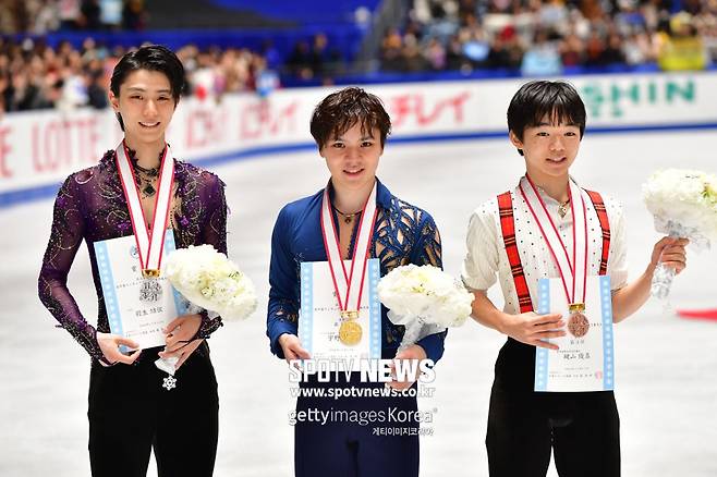 ▲ 제88회 전일본피겨스케이팅선수권대회 남자 싱글에서 우승한 우노 쇼마(가운데)와 2위 하뉴 유즈루(왼쪽) 3위 카지야마 유마(오른쪽) ⓒ Gettyimages