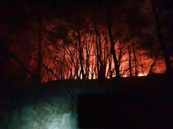 27일 오후 영남알프스로 불리는 울산시 울주군 간월산과 신불산 경계 지점에서 산불이 발생해 약 5시간 30분 만에 꺼졌다. 연합뉴스
