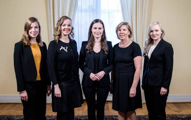 왼쪽부터 리 안데르손(32) 교육장관, 카트리 쿨무니(32) 부총리 겸 재무장관, 산나 마린(34) 총리, 안나마야 헨릭손(55) 법무장관, 마리아 오히살로(34) 내무장관./사진=핀란드 정부 공식 트위터