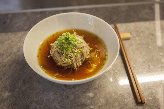 일본에선 새해 첫날 메밀 국수를 즐겨 먹는다. ［중앙포토]