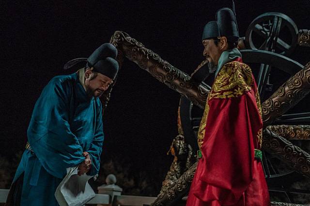 영화 ‘천문’의 한 장면. 장영실 역의 최민식(왼쪽)과 세종 역의 한석규.