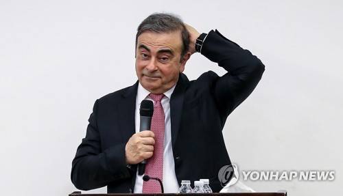 카를로스 곤 전 닛산 자동차 회장 (베이루트 EPA=연합뉴스) 레바논으로 도주한 카를로스 곤 전 닛산 자동차 회장이 8일(현지시간) 레바논의 베이루트에서 기자회견을 하고 있다.