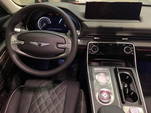 제네시스 GV80 내부 (고양=연합뉴스) 제네시스는 15일 첫 스포츠유틸리티차(SUV) GV80를 출시했다. [촬영 최윤정]