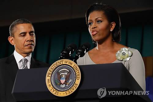 지난 2010년 '공립학교 급식개선법안'(Healthy, Hunger-Free Kids Act)을 발표하는 미셸 오바마 여사 [EPA=연합뉴스]