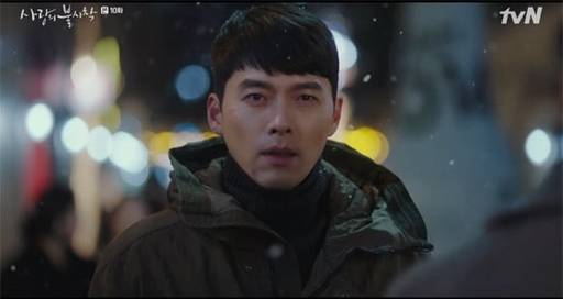 19일 방송된 tvN ‘사랑의 불시착’ 10화에서는 리정혁(현빈)이 윤세리(손예진)를 지키기 위해 남한으로 와 서울 거리에서 재회하는 장면이 그려졌다.