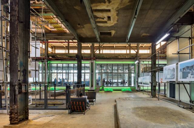 탱크가 있던 빈 공간 등 과거의 흔적을 고스란히 간직하고 있는 내부. /사진제공=신경섭