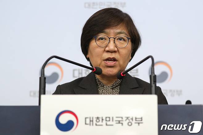 정은경 질병관리본부장이 23일 정부서울청사에서 설 연휴 신종 코로나바이러스 감염 주의 관련 브리핑을 하고 있다. 2020.1.23/뉴스1 © News1 성동훈 기자