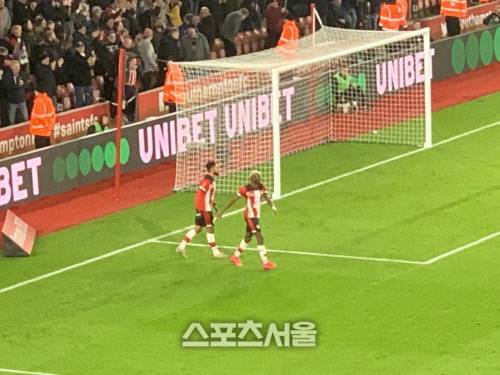 만회골을 넣은 사우샘프턴 소피앙 부팔. 사우샘프턴 | 이동현통신원