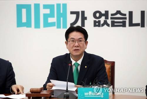 바른미래당 원내대책 회의 (서울=연합뉴스) 김인철 기자 = 바른미래당 이동섭 원내대표 권한대행이 28일 오전 국회에서 열린 원내대책회의에서 발언하고 있다. yatoya@yna.co.kr