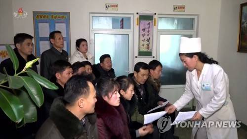 북한TV, 신종코로나 증상·예방대책 소개 (서울=연합뉴스) 북한 조선중앙TV는 30일 '생명을 위협하는 신형코로나비루스' 제목의 보도에서 신종 코로나바이러스 감염증인 '우한 폐렴'의 주변국 발병 동향과 증상, 예방대책 등을 소개했다. 주민을 대상으로 바이러스의 증상과 예방대책을 교육하고 있다. 2020.1.30       [국내에서만 사용가능. 재배포 금지. For Use Only in the Republic of Korea. No Redistribution] nkphoto@yna.co.kr