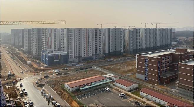 △ 캐슬앤파밀리에시티 2단지 전경 [출처: 신동아 파밀리에 공식 홈페이지]