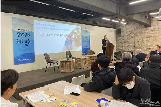 박성철 교수는 종교 중독 현상의 폐해 중 하나는 과도한 배타성과 폭력성이라고 말했다.