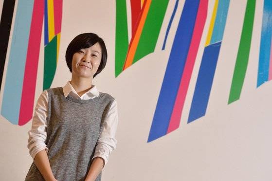 소설책 한 권으로 요즘 한국사회 페미니즘의 아이콘으로 떠오른 조남주 작가. [사진 시사IN포토]