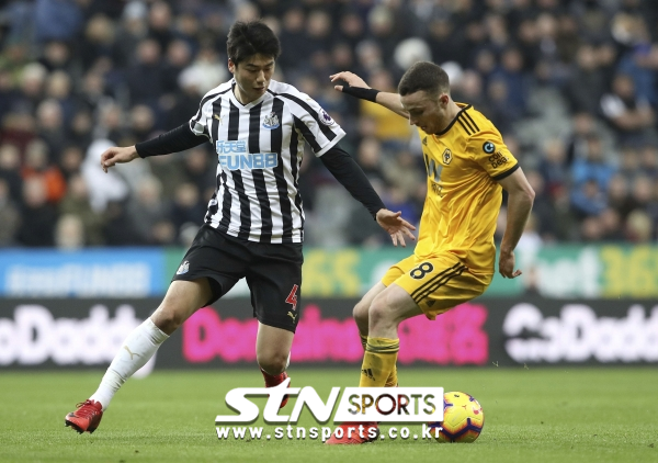 기성용은 최근 유럽 생활을 청산하고 K리그 복귀를 타진하고 있다. 뉴캐슬에서 뛰던 시절의 기성용의 모습.