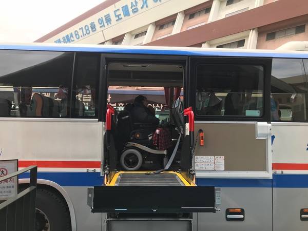 휠체어 고속버스를 이용해 강릉 여행을 떠나는 김순정 씨 /사진=MBN 온라인뉴스팀