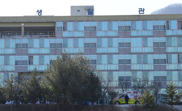 9일 오전 신종 코로나 바이러스감염증을 피해 귀국한 중국 우한 교민들이 격리된 충남 아산시 경찰인재개발원 생활관. 아산=왕태석 선임기자