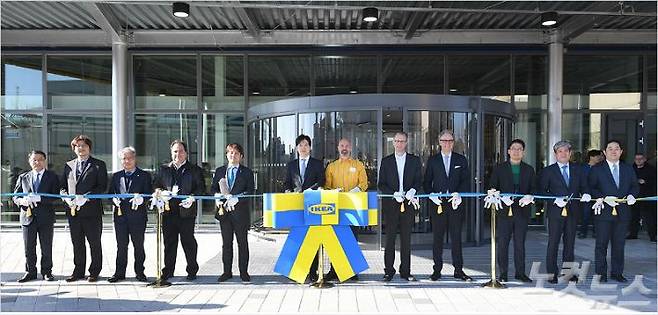 이케아 동부산점 오픈 리본 커팅 모습 (사진 = 이케아 코리아 제공)