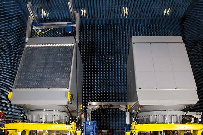 미 레이시온사는 스파이-6 레이더를 소개한 바 있으며, 우리 해군의 대형수송함-Ⅱ 사업에 스파이-6(V)2 레이더를 제안하고 있는 상황이다 사진=미 레이시온사