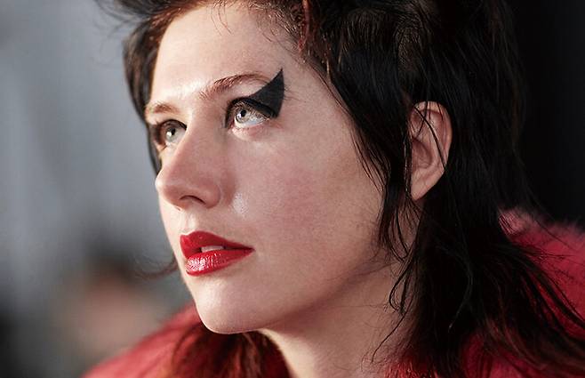 루즈 아 레브르 사탱 립스틱의 얼굴, 대니 밀러.