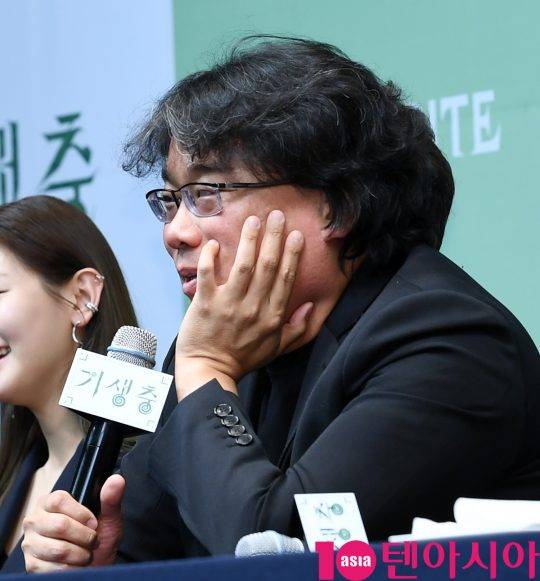 봉준호 감독이&nbsp;19일 오전 서울 소공동 웨스틴조선호텔에서 열린 영화 ‘기생충’ 기자회견에 참석했다. /조준원 기자 wizard333@