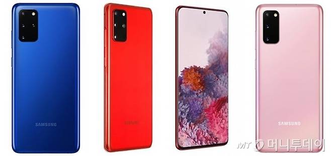 (왼쪽부터) SK텔레콤의 전용 색상 '아우라블루', KT의 '아우라레드', LG유플러스의 '클라우드 핑크/사진제공= 각사