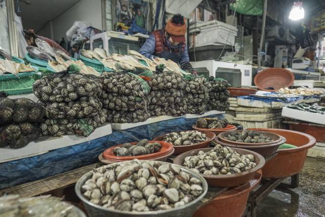 벌교시장에 가득한 꼬막. /사진=한국관광공사