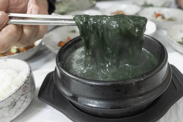 장흥 매생이국. 올이 가늘고 부드러우며 바다 향이 진한 장흥 내전마을 매생이를 최고로 친다. /사진=한국관광공사