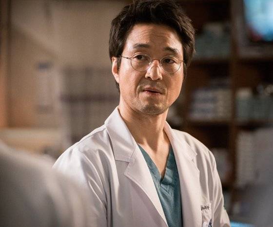 ‘낭만닥터 김사부 2’에서 김사부로 활약하고 있는 한석규. [사진 SBS]