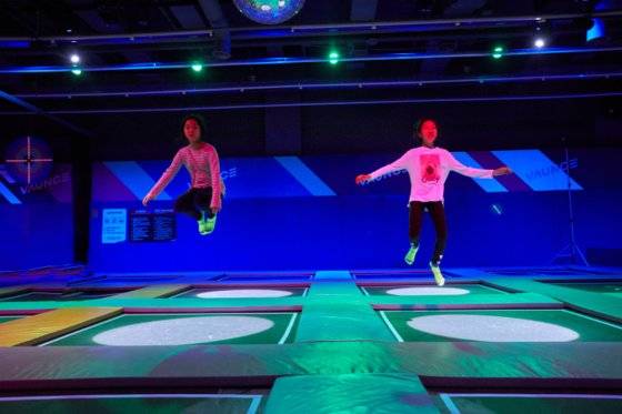 학생기자단이 피버나잇 체험을 하고 있다.