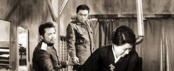 김기덕 감독의 ‘남과 북’(1965)은 한 여인을 두고 대립하는 남·북한 군인의 비극적 사랑을 다뤘다. 왼쪽부터 신영균·최무룡·엄앵란. [영화 캡처]