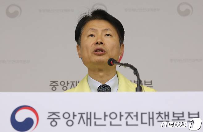 김강립 중앙재난안전대책본부 1총괄조정관이 6일 정부세종청사 보건복지부 브리핑실에서 신종 코로나바이러스 감염증(코로나19) 중앙재난안전대책본부 정례브리핑을 하고 있다. 2020.3.6/뉴스1 © News1 장수영 기자