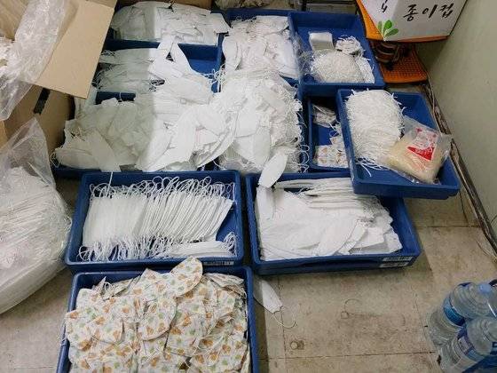 경북 칠곡에서 폐마스크를 재가공하던 업체가 적발됐다. [사진 칠곡경찰서]