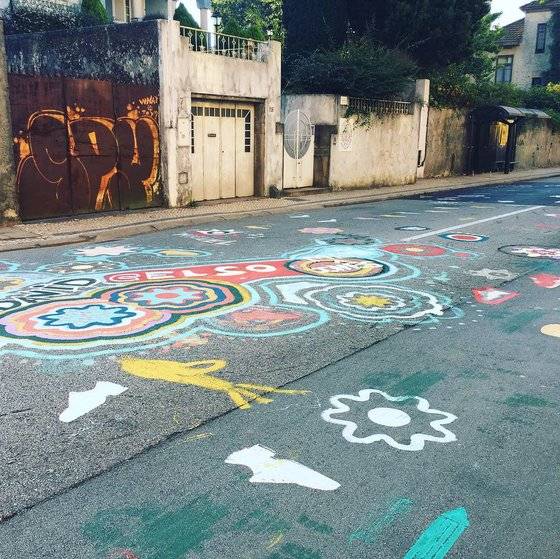 포르투갈을 걷다보면 벽에도 바닥에서도 자주 포르투갈 사람들의 그래피티 본능을 자주 발견할 수 있다.