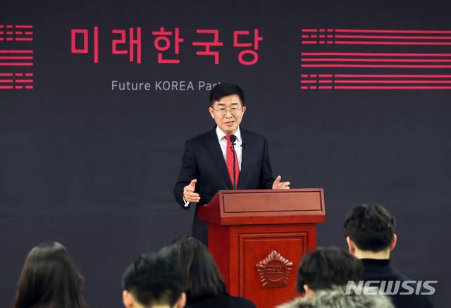 [서울=뉴시스] 고승민 기자 = 공병호 신임 미래한국당 공천관리위원장이 20일 서울 여의도 국회 의원회관에서 기자회견을 하고 있다. 2020.02.20.kkssmm99@newsis.com