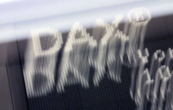 12일 독일 DAX 증권거래소 전광판. 연합뉴스