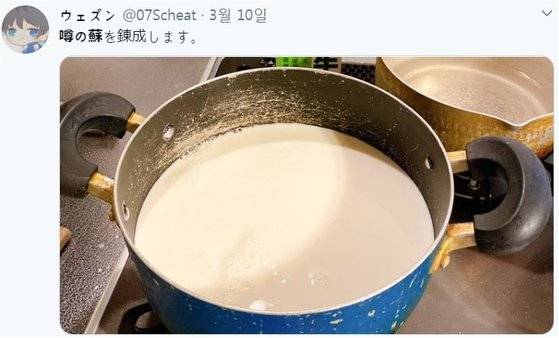 우유를 장시간 저어 만드는 일본 고대 치즈 [트위터]