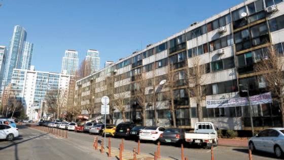 이달 말에 관리처분계획 인가를 위한 총회를 앞두고 있는 서울 강남구 개포주공1단지. [중앙포토]