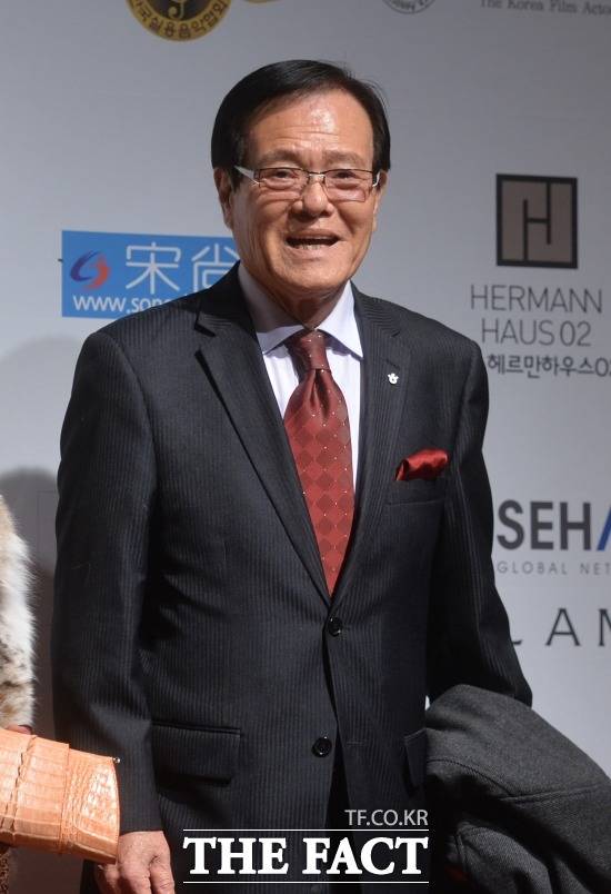 '코미디 대부'로 잘 알려진 자니 윤(윤종승)은 알츠하이머로 투병해오다 지난 9일(한국시간) 미국 LA 근교 아람브라의 한 대학병원에서 타계했다. /더팩트 DB