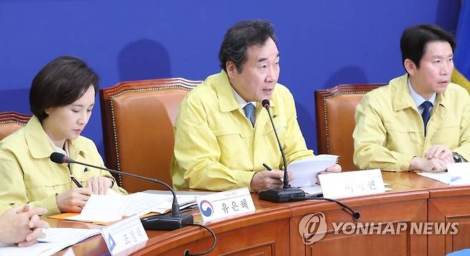 발언하는 민주당 이낙연 국난극복위원장 (서울=연합뉴스) 안정원 기자 = 18일 오전 서울 여의도 국회에서 열린 신종 코로나바이러스 감염증(코로나19) 대응 당ㆍ정ㆍ청 회의에서 더불어민주당 이낙연코로나19 국난극복위원장이 발언하고 있다. 2020.3.18 jeong@yna.co.kr