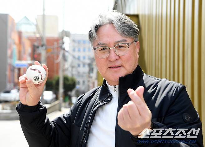 김경문 야구 국가대표팀 감독이 13일 서울 압구정로에서 진행된 스포츠조선과의 창간 인터뷰에서 포즈를 취하고 있다. 허상욱 기자 wook@sportschosun.com/2020.03.13/