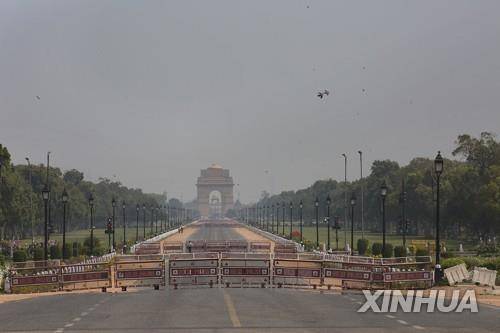 22일 '자발적 통행 금지 운동'이 벌어지면서 인적이 끊긴 인도 수도 뉴델리 시내. [신화=연합뉴스]