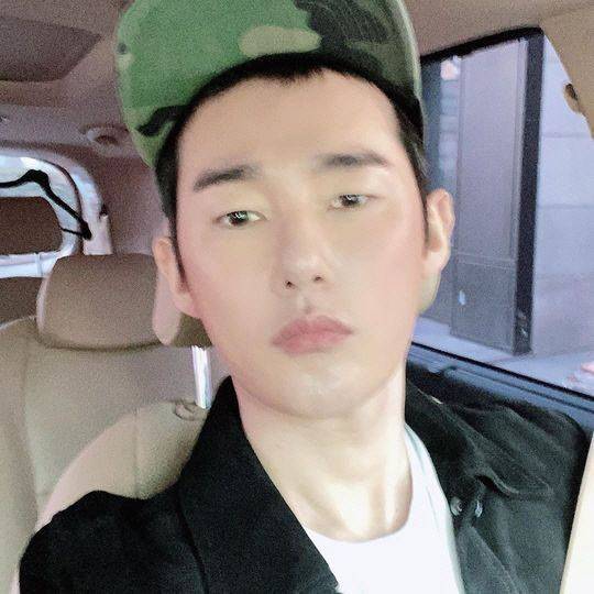 (사진=허지웅 인스타그램)